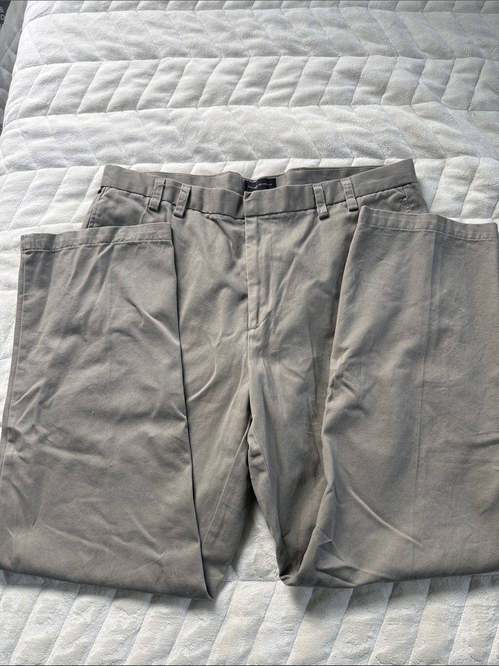 Dockers Men's Straight Chinos in Taupe Gray